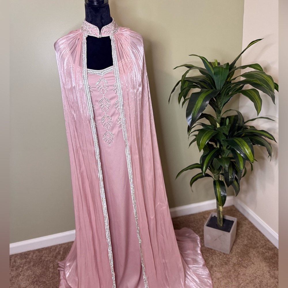 Elegant Pink Cape Dress – Luxury Occasion Wear - Picture 4 of 7